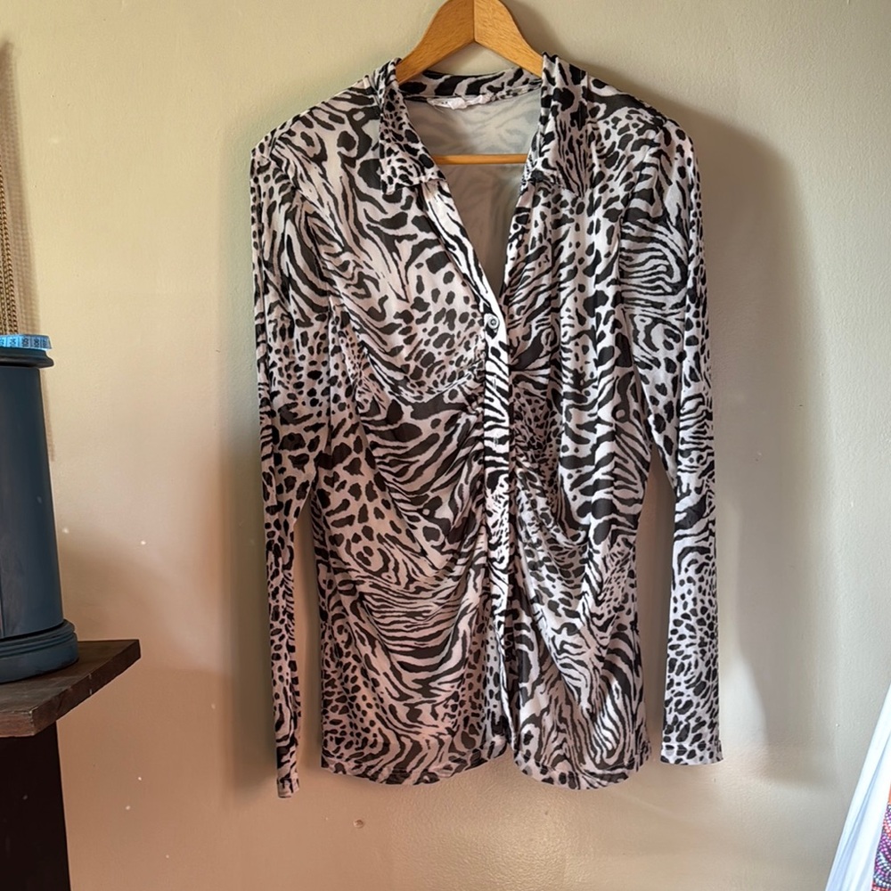 🦓🦓🦓🦓🖤Animal Print Long Sleeve Top
